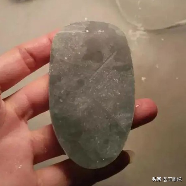 翡翠加工工费大概多少钱,翡翠雕刻工费一般多少钱