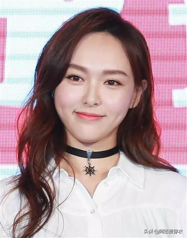 适合头发多不显老气的烫发,一卷发就显老