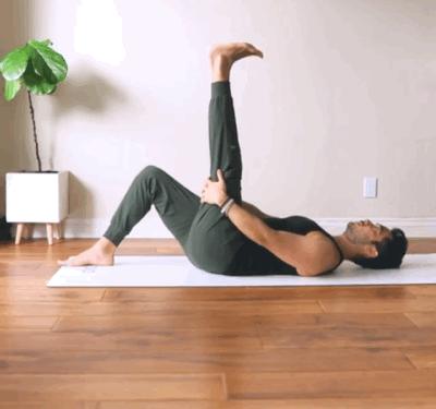 瑜伽站立前屈如何轻松往后跳,瑜伽站立前屈如何纠正弓背