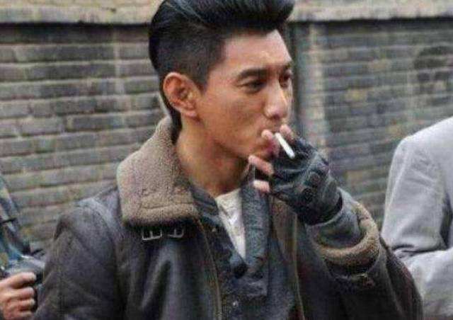 明星抽香烟多少钱,张云雷抽多少烟