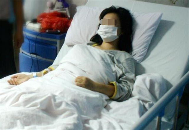 28岁女博士查出宫颈癌，平时洁身自好，医生提醒：这1件事要注意