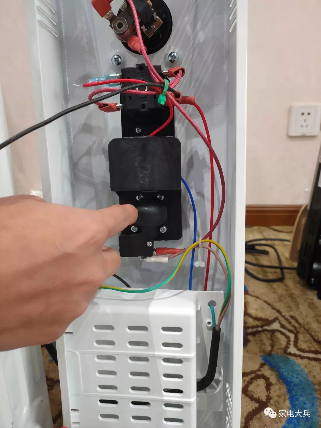 格力电热油汀取暖器拆解测评,美的油汀和先锋取暖器哪个好