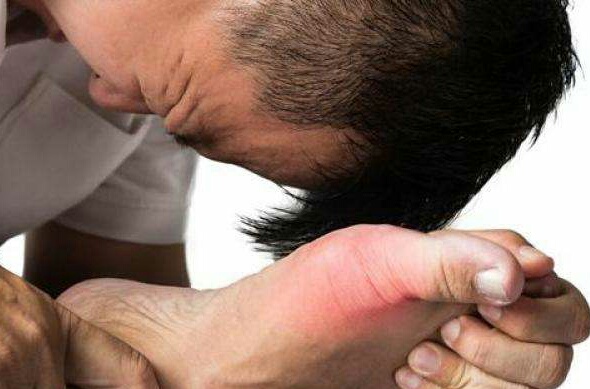 缓解痛风的最好穴位,手上哪个穴位缓解痛风