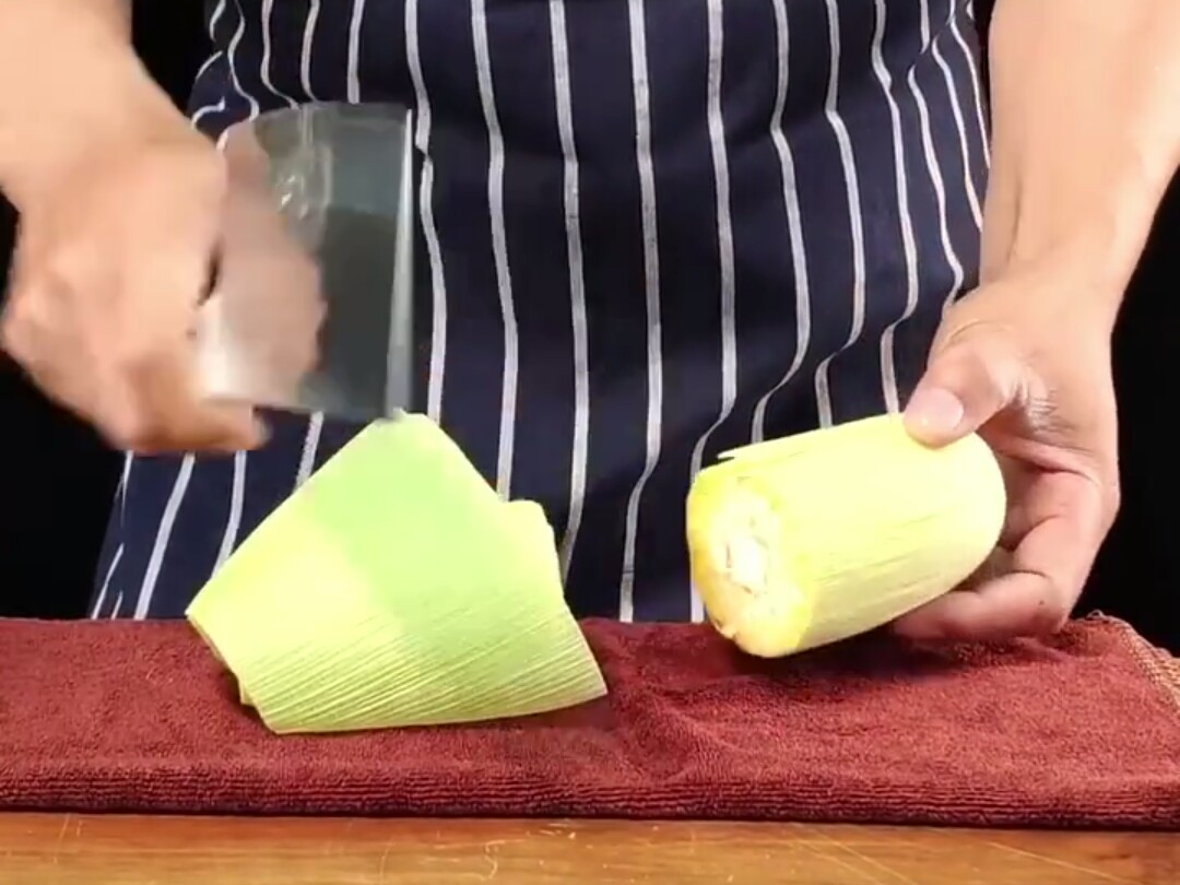 切玉米棒的妙招,切玉米小妙招爆款