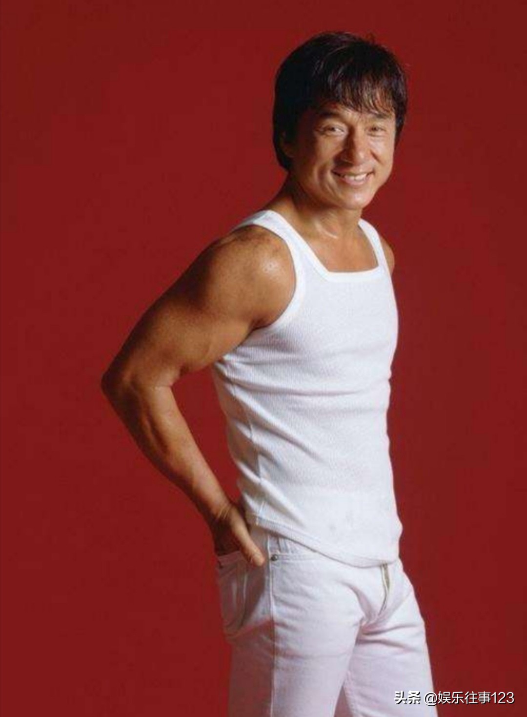 成龙在娱乐圈的地位和影响,成龙为什么在娱乐圈地位一直很高