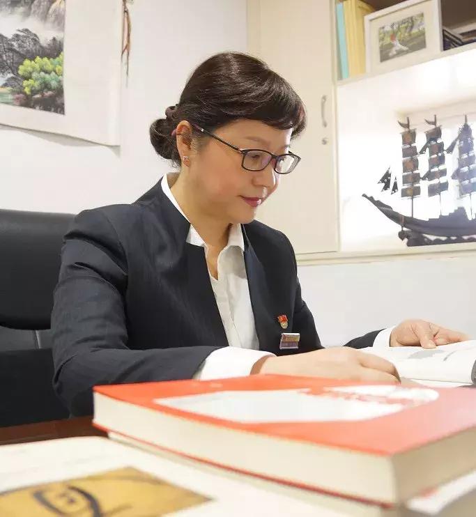 责任铸就荣耀巾帼不让须眉——记黄山百大总经理金秋辉