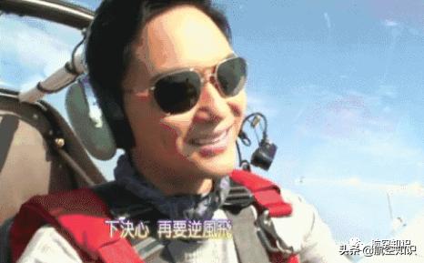 想了解飞行员？可以先从他的包入手