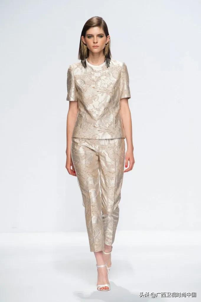 适合年轻人的职场穿搭,职场穿搭尽显干练大气