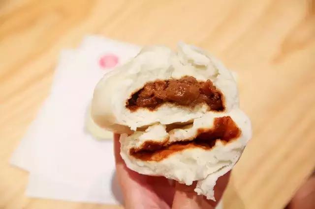 这家店日销20000只包子，年赚400万？？？