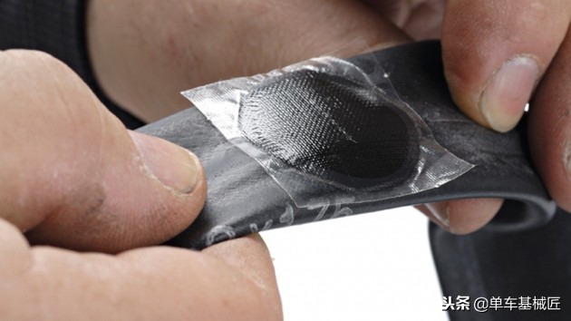 单车基械匠维修视频,自行车更换内胎和补胎技巧图解