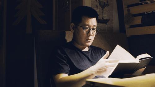 互联网大厂情侣辞职，爆改12㎡房车：不买房也可以很快乐