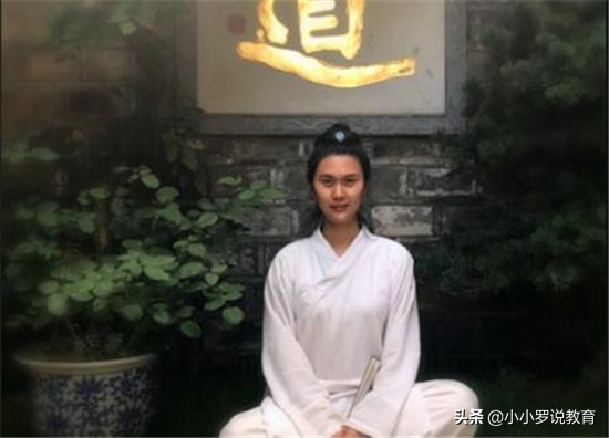 她被誉为中国最美女道士，名校毕业家境好，网友：出家真是太可惜