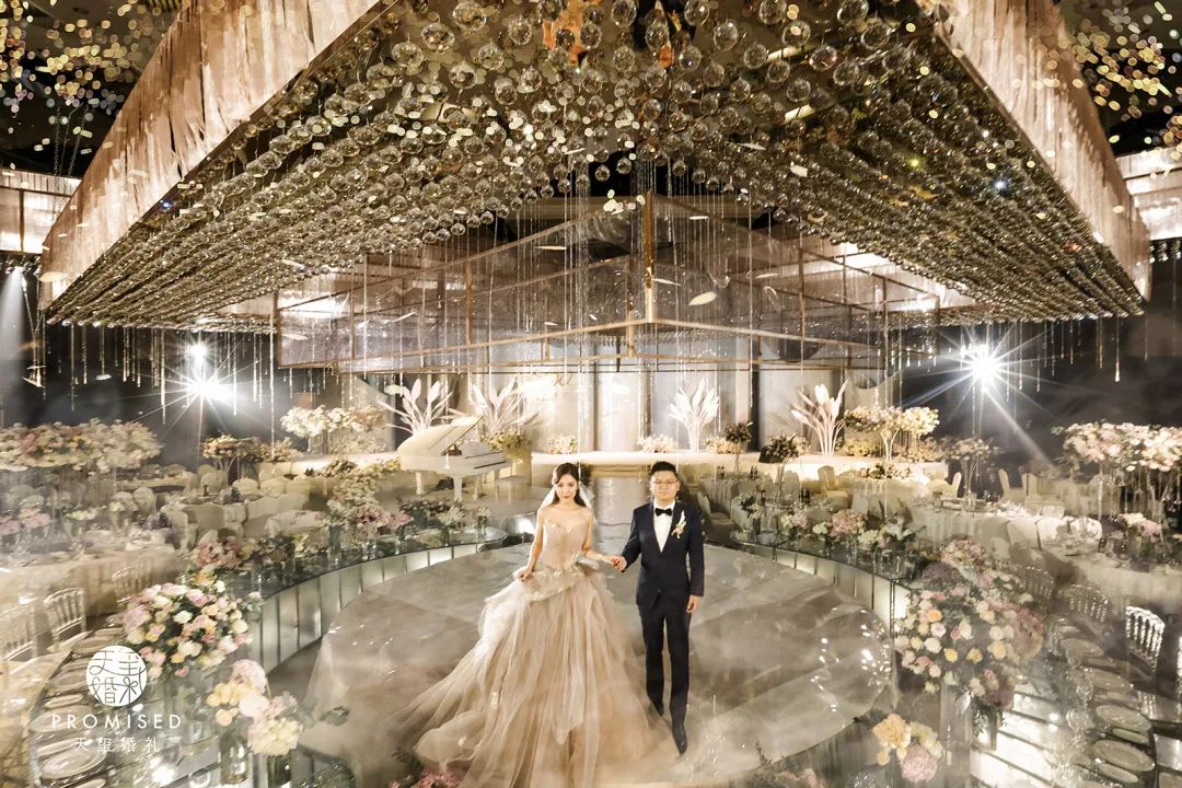 迪拜奢华梦幻婚礼布景,迪拜奢华婚礼布置过亿