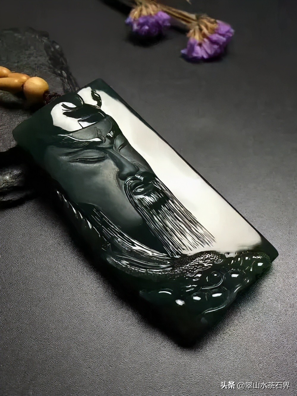 不同颜色翡翠含的元素,不同种类绿色的翡翠