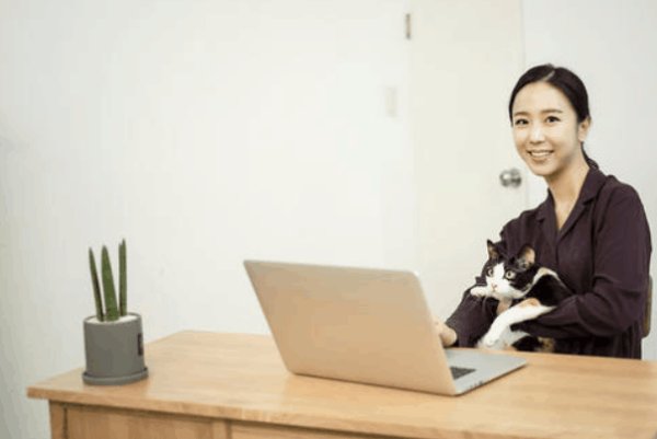 当发现同事是个小人后，我该如何与他相处?