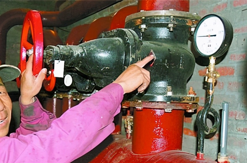 暖气回水不热的放水正确方法,暖气回水管子不热是怎么回事