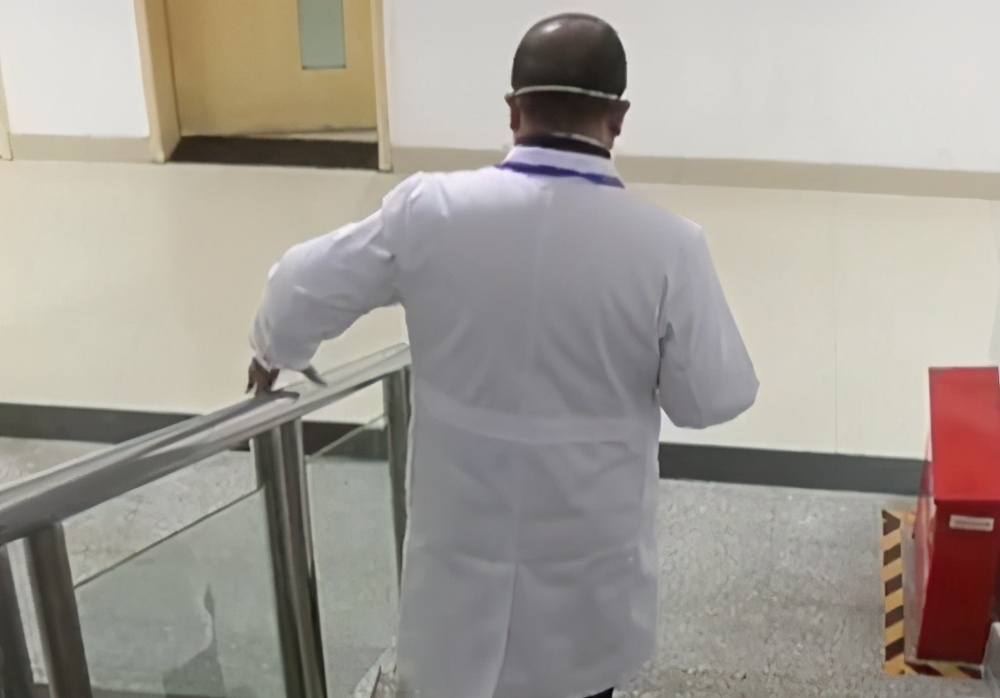 中国医生张涵予哪里能看,张涵予演张定宇片段跟朱广权对话