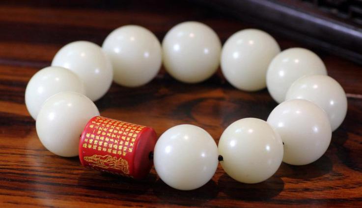 玉石手串不佩戴时如何保养,佩戴的金丝楠手串怎么保养