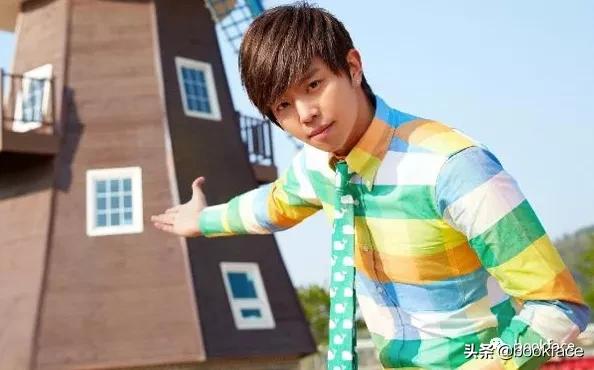 90后女神不刷牙、爱抠脚的独居生活，网友惊呼：人间真实