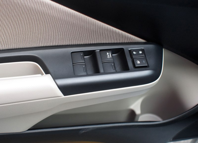 飞度汽车试驾超跑版,试驾飞度2022款