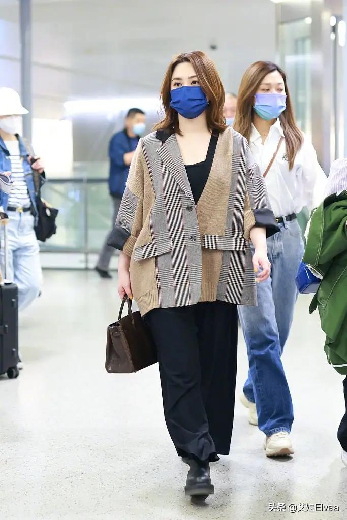 阿娇最新西装照片,阿娇穿小绿西装