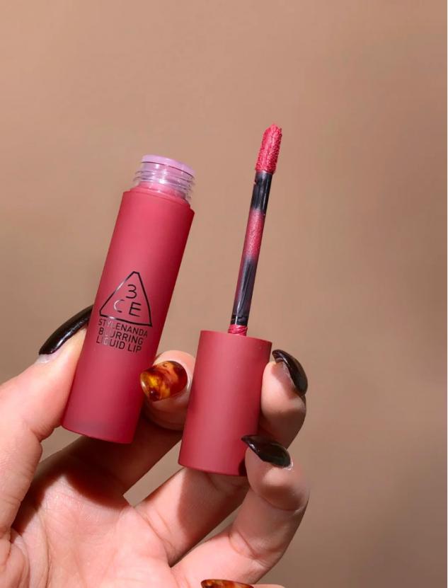 大牌口红新年限定测评,今年流行的色系口红nars