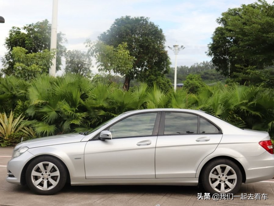 花13万买了一辆宝马x1值吗,二手车推荐8-10万左右奔驰c级轿车