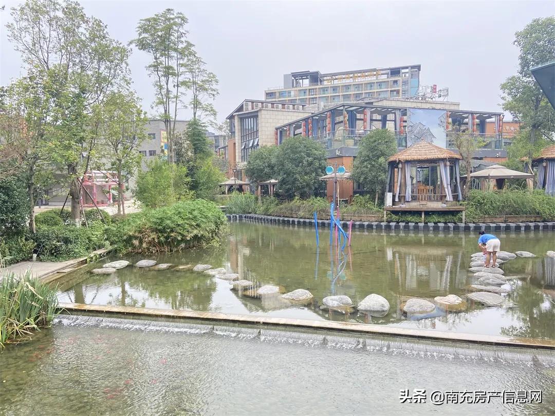 嘉陵区比较繁华商业区,商业不足