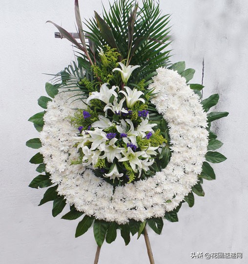 白事花圈大概有多少钱,死人花篮多少钱
