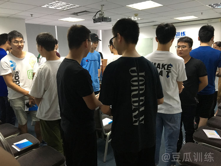 如何锻炼自己演讲表达能力,如何提高表达能力和演讲水平