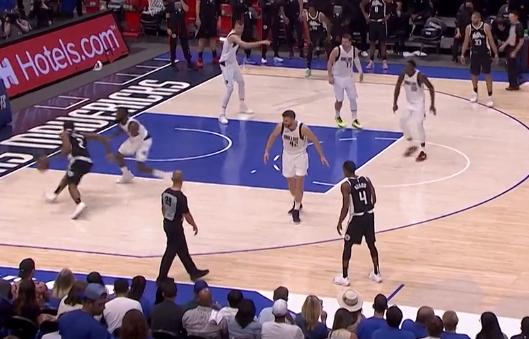 伦纳德招牌动作中投,伦纳德极限后仰绝杀走步