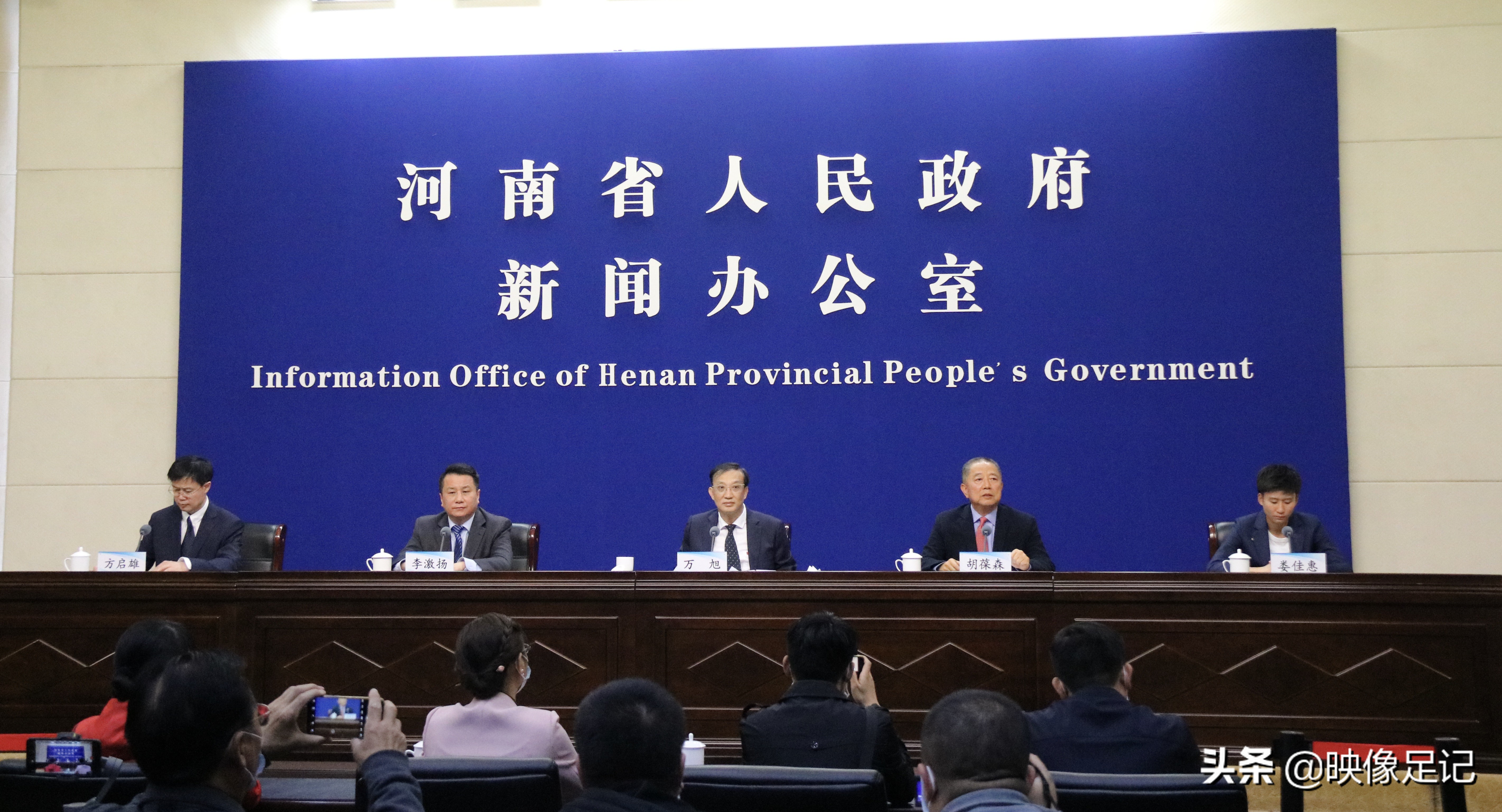 谁说女子不如男足球裁判,谁说女子不如男女足