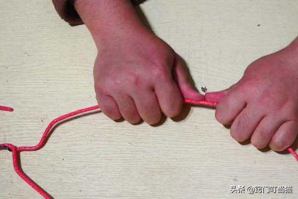 旧衣架上面的袜子,旧衣架套上的袜子