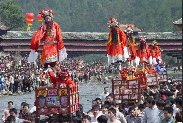 前年我有个朋友说去连城过年,到现在还没有回来