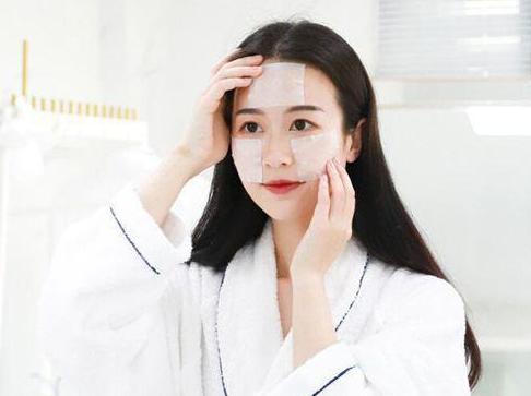 皮肤敏感泛红长痘怎么办,皮肤粗糙泛红起痘