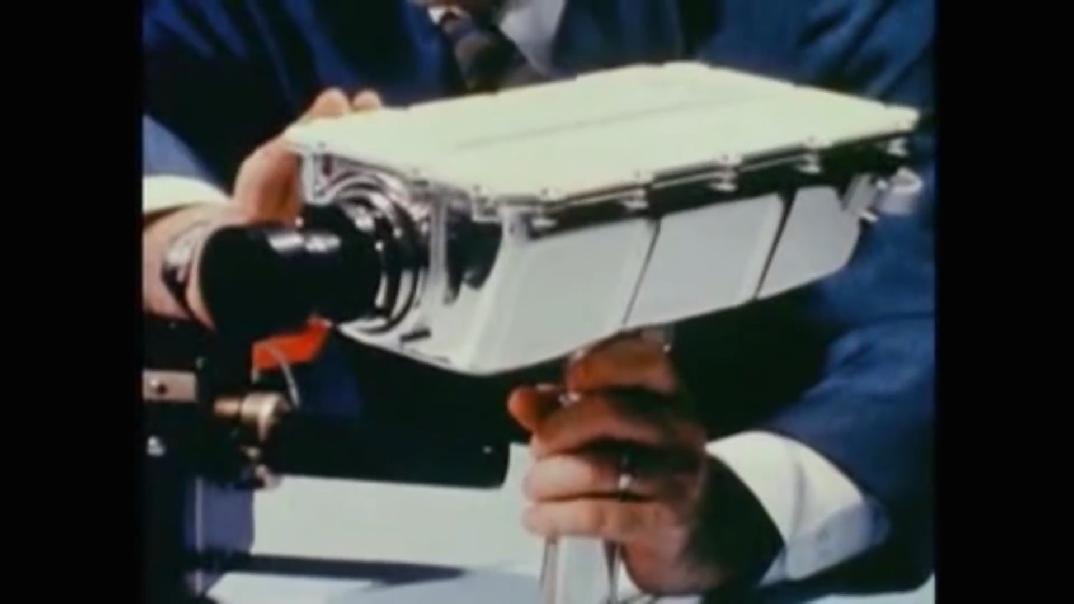 在半个世纪前，美国在月球是怎么实现视频直播的？