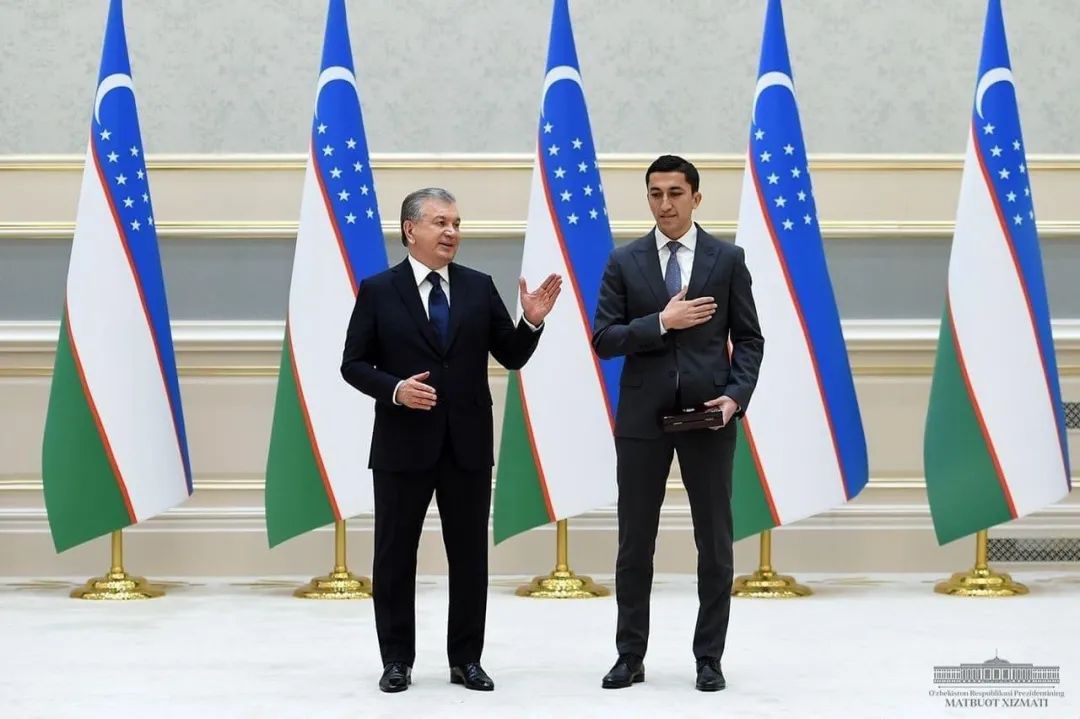 40强赛出局，乌兹别克斯坦足协召开审判大会！主帅领队互撕，艾哈迈多夫退出国家队，沧州雄狮是他最后一站