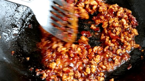 在家怎么炒粉丝不粘锅,粉丝怎么炒才不会粘锅变成一坨