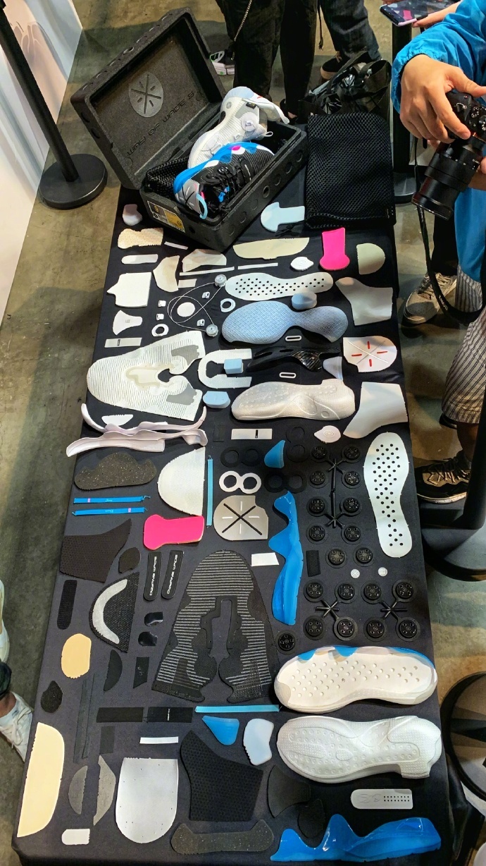 韦德之道九低帮是全掌碳板吗,韦德之道8是高配全掌䨻吗