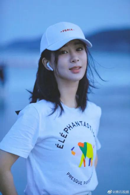 这个夏天又要被晒黑了,又到了一年一度晒黑的季节了