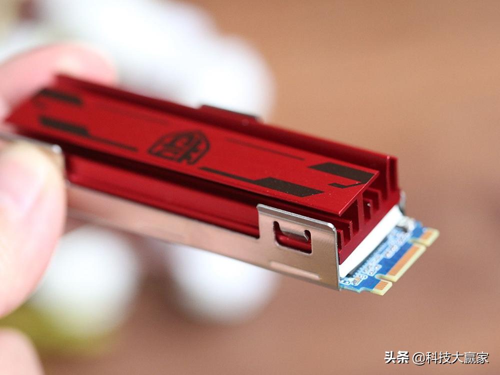 宁可买旧款SATASSD，也不买NVMeM.2SSD？三个理由很难反驳