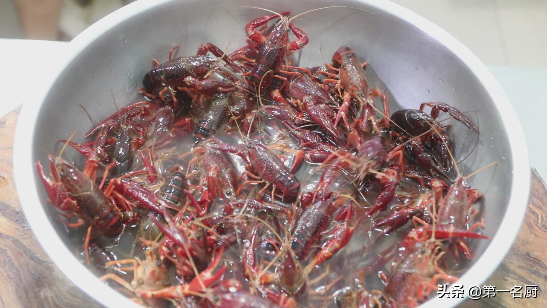 做蒜蓉小龙虾蒜香粉放多少,香辣小龙虾蒜蓉小龙虾两种做法