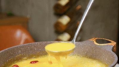 降温了适合吃点什么,一锅鲜香软嫩的花胶鸡火锅