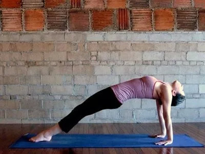 内衣带一直掉为什么,无肩带内衣总是往上滑怎么办