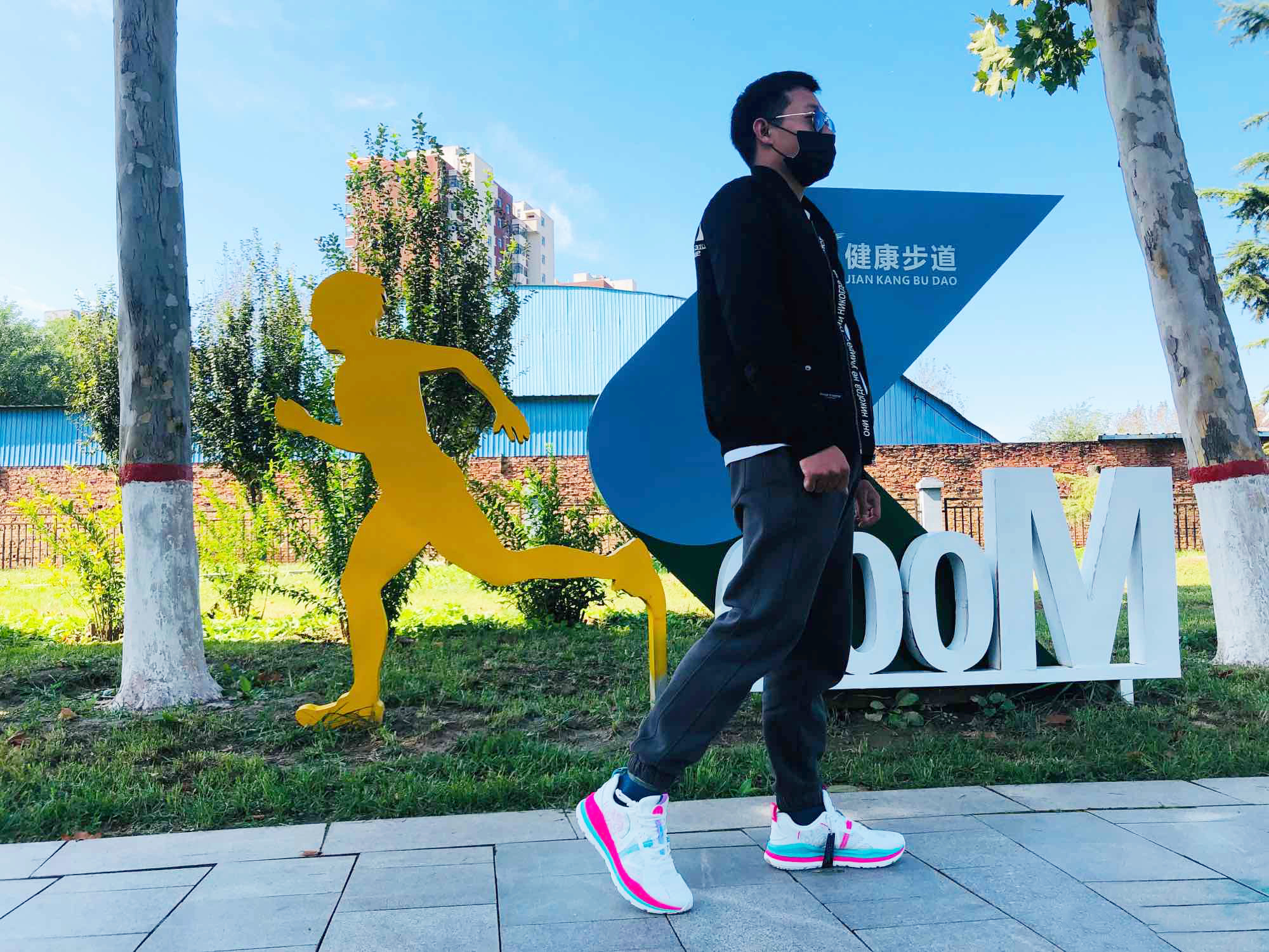 最适合中国人的跑鞋？亲测必迈老爹慢跑鞋，脚感完全不输大牌