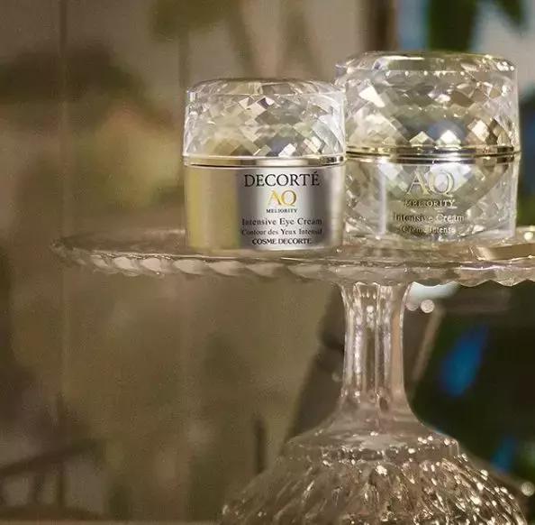 一支口红79贵吗,一支口红一百多一瓶粉底液