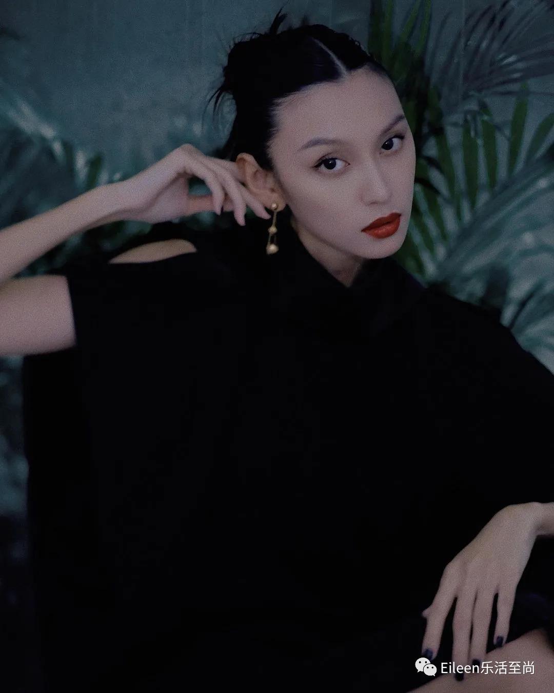 强捧成天后？未婚带女的她究竟如何成为大女主？