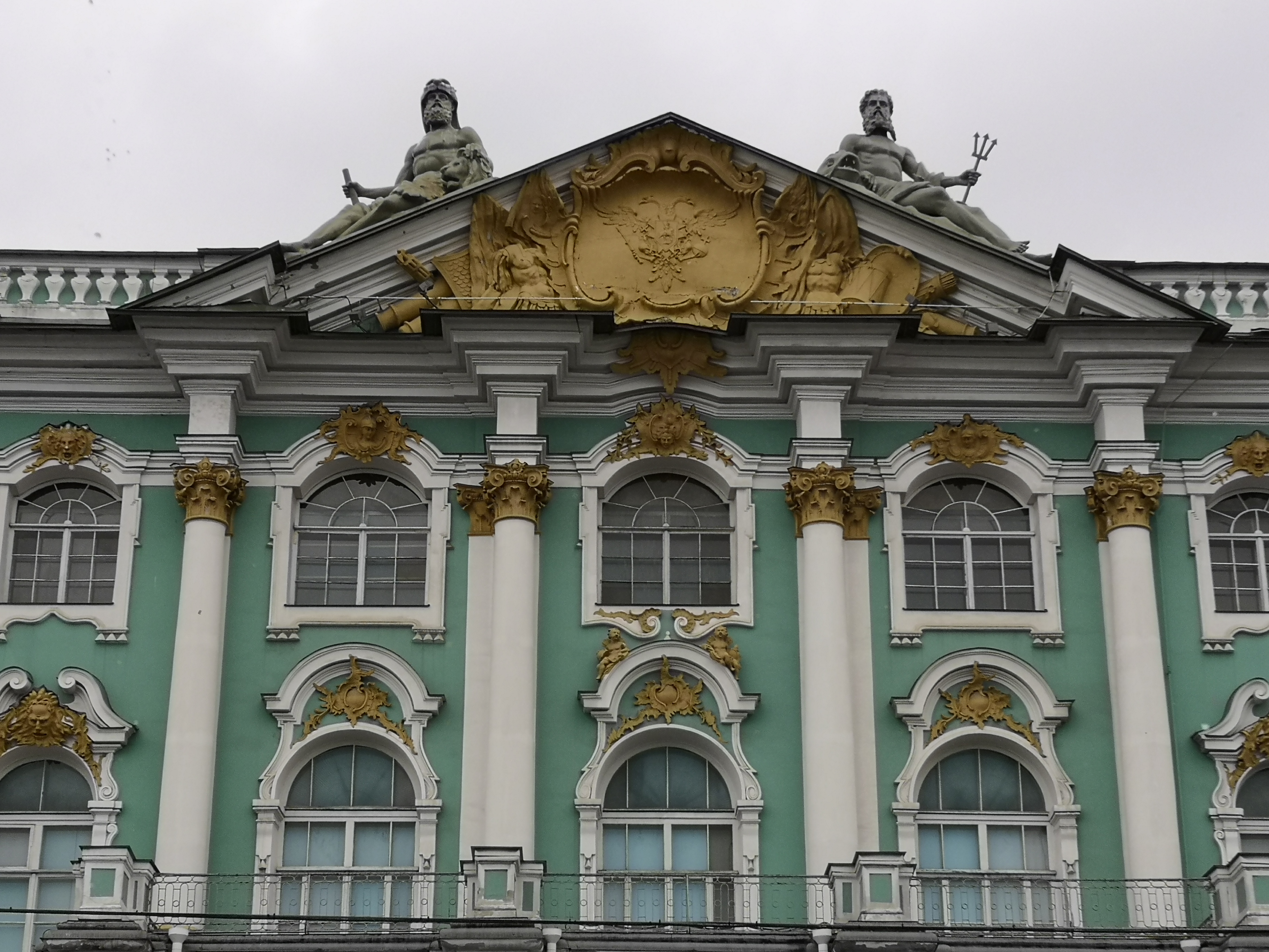 奔七的夫妻俩，自由行走在俄罗斯的圣彼得堡