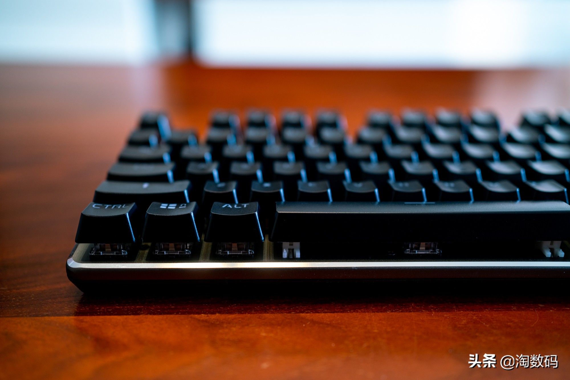 99元捡漏,有什么100多的rgb青轴机械键盘