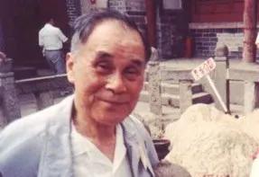 “超级富三代”逃亡海外六年，凭什么享受国葬待遇？